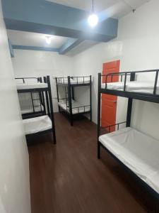 Postel nebo postele na pokoji v ubytování Lime Lite Manila Hostel