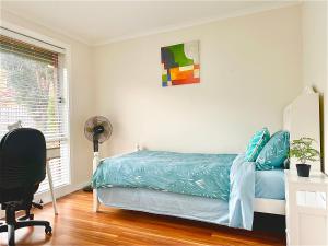a bedroom with a bed and a desk and a chair at PRIVATE ROOM 1 and PRIVATE ROOM 3 beside Monash University in Clayton in Clayton North