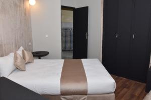 Cadé Hotel客房内的一张或多张床位