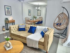 a living room with a couch and a table at Matera YameHome in Yaoundé