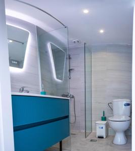 a bathroom with a glass shower and a toilet at EN 6 #Studio City Heart in Thessaloniki
