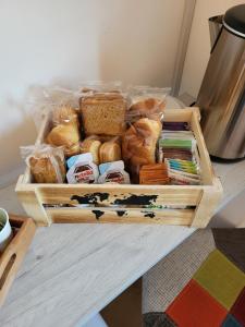 Φαγητό σε αυτό το δωμάτιο σε οικογενειακή κατοικία ή κάπου εκεί κοντά