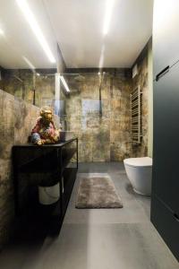 a bathroom with a sink and a toilet and a tub at Unique Exclusive Apartment by ECRU WWA53 in Warsaw