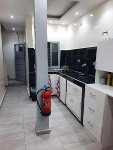 a kitchen with a fire hydrant in the middle of it at Studio Emeraude - cosy et climatisé - Résidence Saraba Mermoz in Dakar