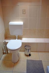 A bathroom at Tündérfátyol vendégház