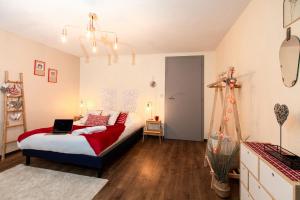 En eller flere senge i et værelse på Centre Ville - L'évidence - Parking + 10 billeder