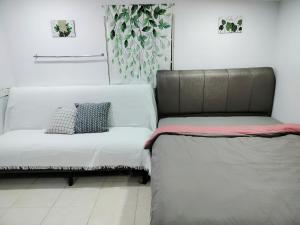 two beds sitting next to each other in a room at The Big Family Homestay in Alor Setar