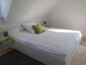 Postel nebo postele na pokoji v ubytování Top Wohnung in ruhiger Lage!