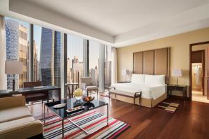 Postel nebo postele na pokoji v ubytování Anantara Downtown Dubai