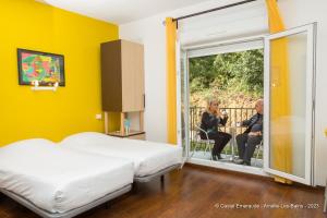 Ένα ή περισσότερα κρεβάτια σε δωμάτιο στο Appart'Hotel Castel Emeraude, Charme et Caractère