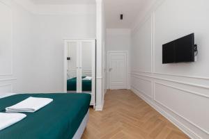 Televízia a/alebo spoločenská miestnosť v ubytovaní Lwowska 9 - Cozy & Comfortable Studio by Noclegi Renters