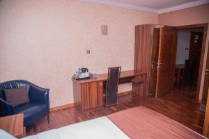 MAHOGANY HOTEL AND SUITES客房内的一张或多张床位