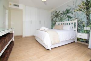 מיטה או מיטות בחדר ב-210 Breakers Resort Umhlanga Rocks
