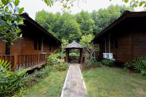 Zahrada ubytování RedDoorz Resort @ Taman Wisata Mangrove