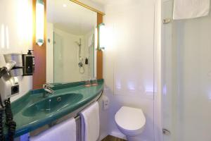 Koupelna v ubytování ibis Berlin City Potsdamer Platz