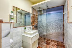 a bathroom with a sink and a shower at Hanami Avenida de España Mountain View 4D in Estepona