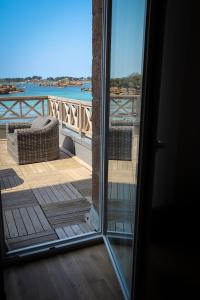 Balkón nebo terasa v ubytování Logis Hôtel Saint Guirec Et De La Plage