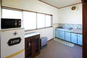 TV in/ali zabaviščno središče v nastanitvi Villa Hakone Kabuto 古民家旅館 150平米 バス停迄一分 準天然温泉 最大12名