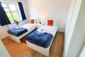 Säng eller sängar i ett rum på Captivating 4-Bed House in Cheltenham