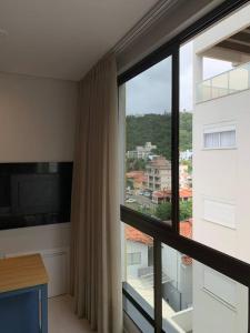 Et tv og/eller underholdning på Apto Novo Bombinhas - UMA QUADRA DO MAR!