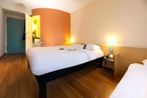 Postel nebo postele na pokoji v ubytování ibis Berlin City Potsdamer Platz