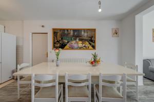 Kuchyňa alebo kuchynka v ubytovaní Villa Smajo