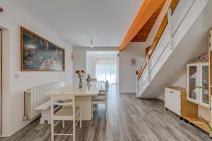 Posedenie v ubytovaní Villa Smajo