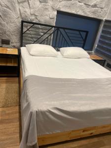 Llit o llits en una habitació de VAK REZORT Dilijan