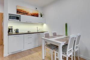 Kuchyňa alebo kuchynka v ubytovaní Apartament Nadmorskie Spektrum & Parking