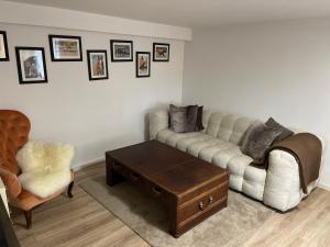 Χώρος καθιστικού στο BB Home +1 φωτογραφίες