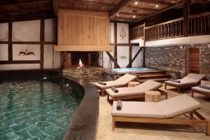 Bazén v ubytování Aïda Hôtel & Spa - "Adults Only" Relais & Châteaux nebo v jeho okolí