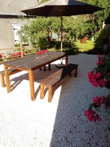 Zahrada ubytování GITE LES 27 ROSES ET PLUS + 11 fotografií