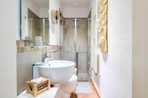 a bathroom with a toilet and a sink at "Florence Cave Central Suite" - 5 min To Mandela Forum - 2 Bedrooms - Free Parking in Florence