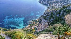 a view of the amalfi coast from a cliff at La Chèvre d'Or in Éze