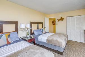 Postel nebo postele na pokoji v ubytování Beachfront Condo with Balcony and Pool in Myrtle Beach + 25 fotografií