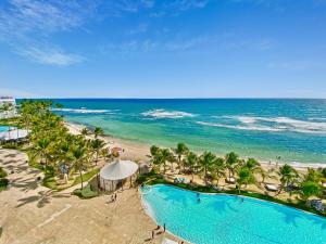 una vista aérea de la playa y el océano en 703 Marbella 2bedroom Beachfrom Apt, en San Pedro de Macorís