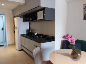 A kitchen or kitchenette at Apartamento 404 - Praia de Manaira