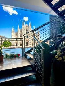 a staircase with a view of the london cathedral at Hotel Giacosa in Milan