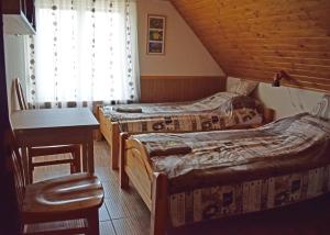 A bed or beds in a room at Tündérfátyol vendégház