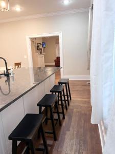Kuchyň nebo kuchyňský kout v ubytování Ideal Location Spacious