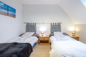 Un pat sau paturi într-o cameră la Appartement 100m2 Vilvic vue mer