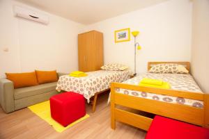 Ένα ή περισσότερα κρεβάτια σε δωμάτιο στο Apartment " Palmin dvor"-Jercic