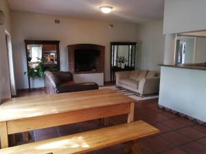 Et opholdsområde på Restful Tree House in Little Mowbray + 8 billeder