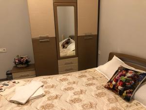 Guest House PIROSMANI客房内的一张或多张床位