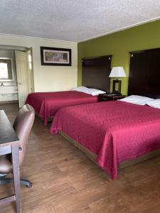 Voodi või voodid majutusasutuse Driftwood Inn - Lake City toas