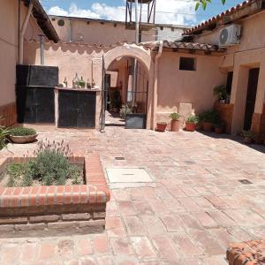 a courtyard of a house with a brick patio at EL ZAGUAN ANEXO I in Cafayate
