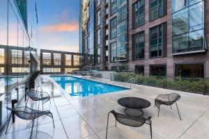 a patio with chairs and a pool in a building at Soma 1br w pool yoga spa nr station bars SFO-1476 in San Francisco