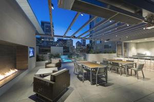 Χώρος καθιστικού στο Rincon Hill 1BR w WD Gym Pool nr Tech HQs SFO-778