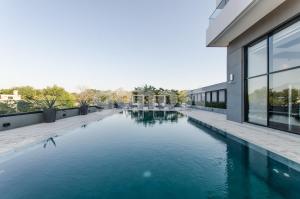 Exceptional Apartament Near To Sh Del Sol tesisinde veya buraya yakın yüzme havuzu