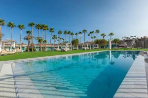 Bazén v ubytování Kumara Serenoa By Lopesan Hotels nebo v jeho okolí